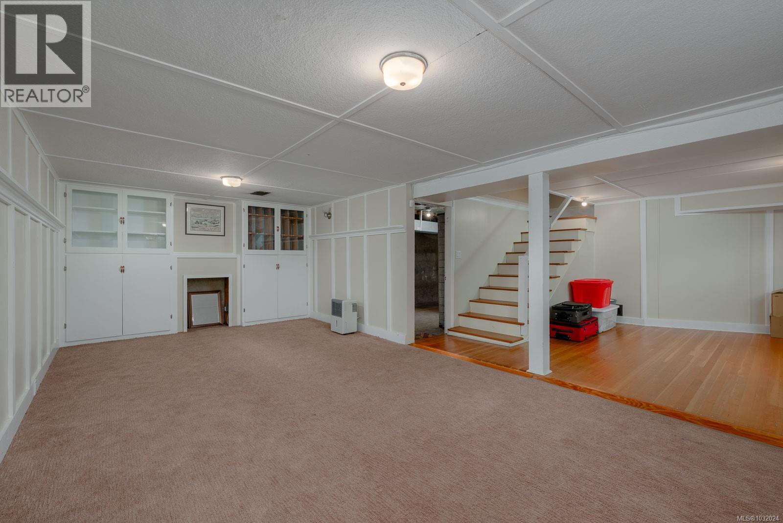 4749 LESLIE AVE - 32