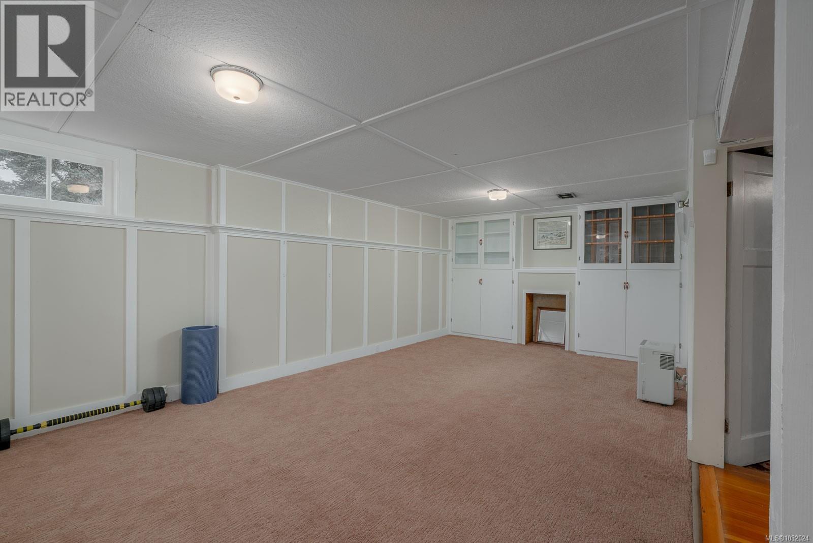 4749 LESLIE AVE - 33