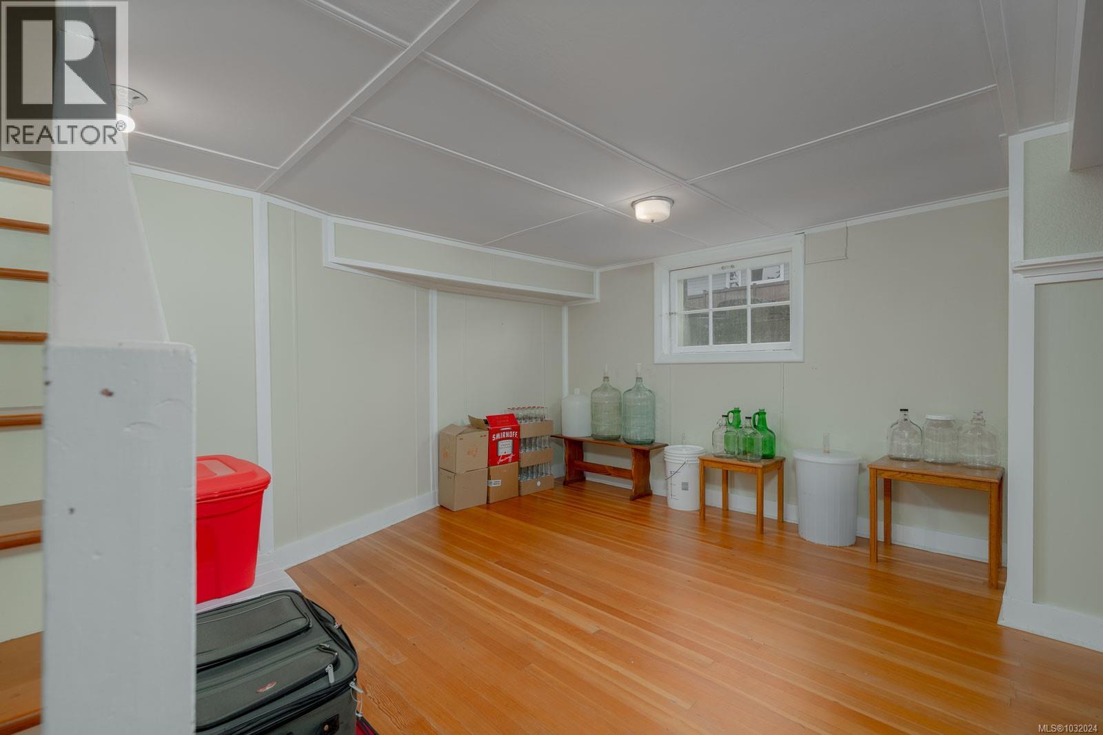 4749 LESLIE AVE - 34