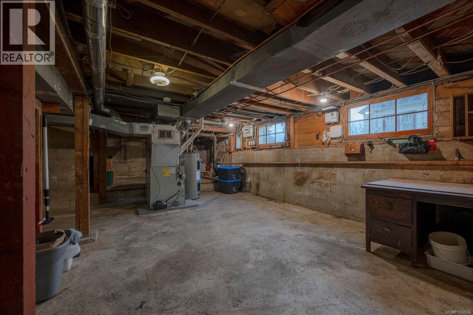 4749 LESLIE AVE - 36