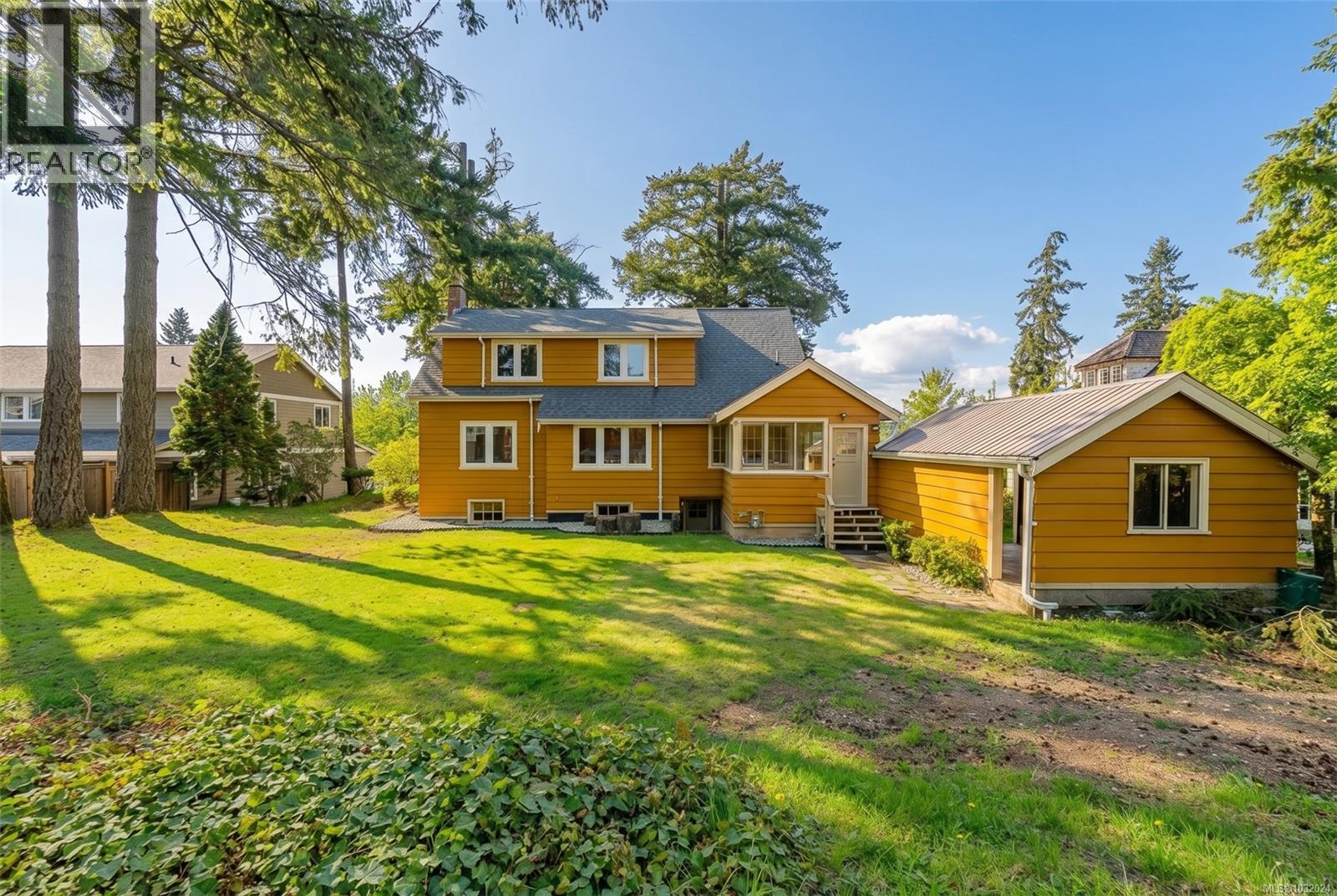 4749 LESLIE AVE - 40