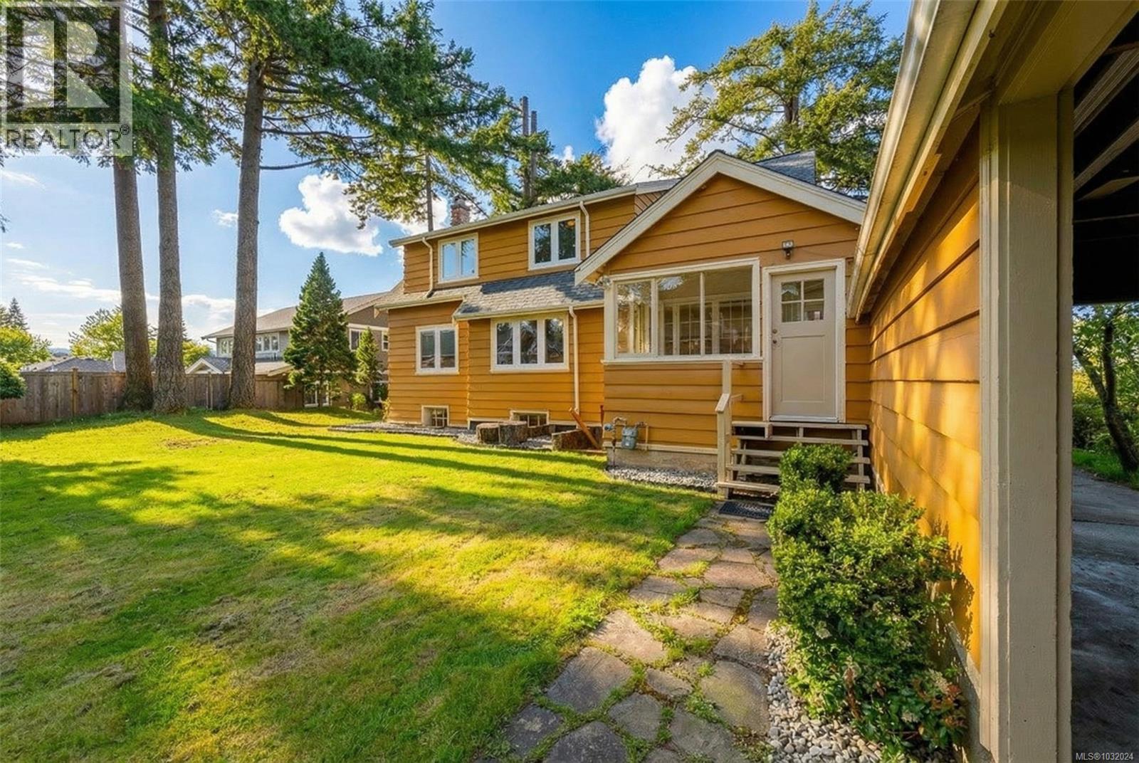 4749 LESLIE AVE - 42