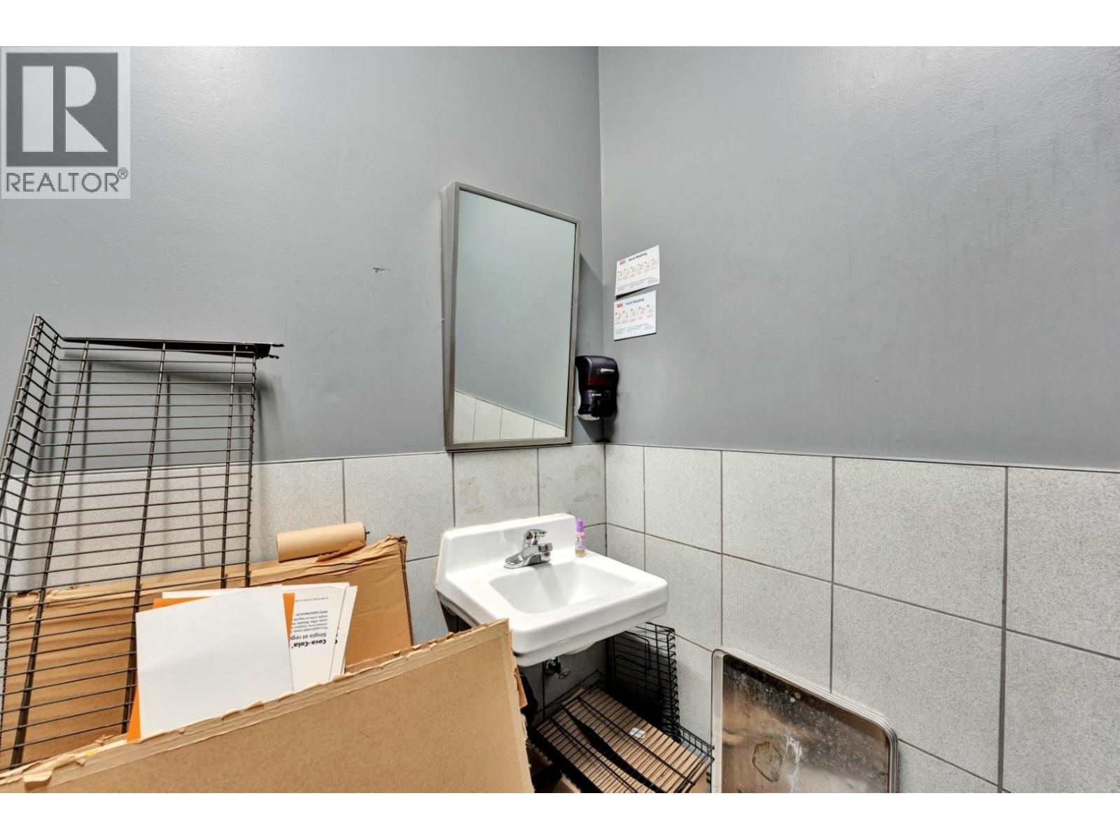 Retail for Rent in Vancouver – 2601 COMMERCIAL DRIVE, Vancouver - Image 6