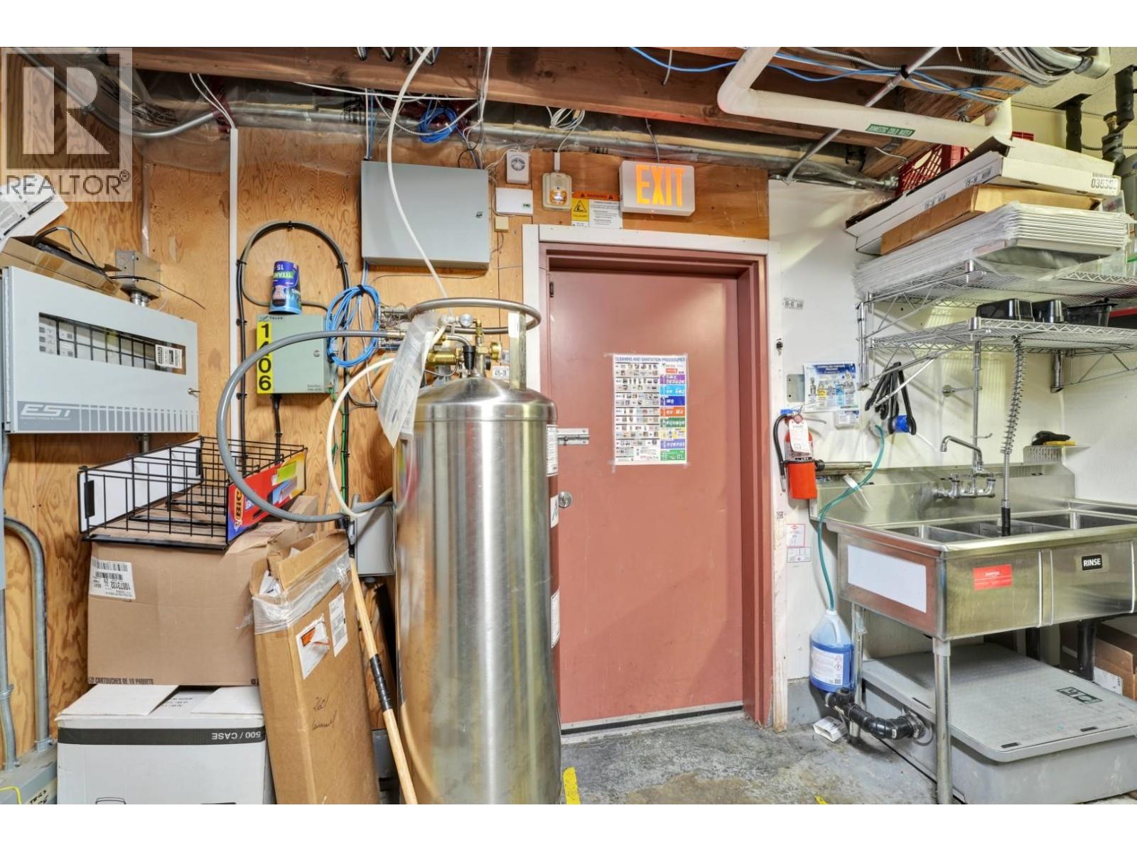Retail for Rent in Vancouver – 2601 COMMERCIAL DRIVE, Vancouver - Image 5