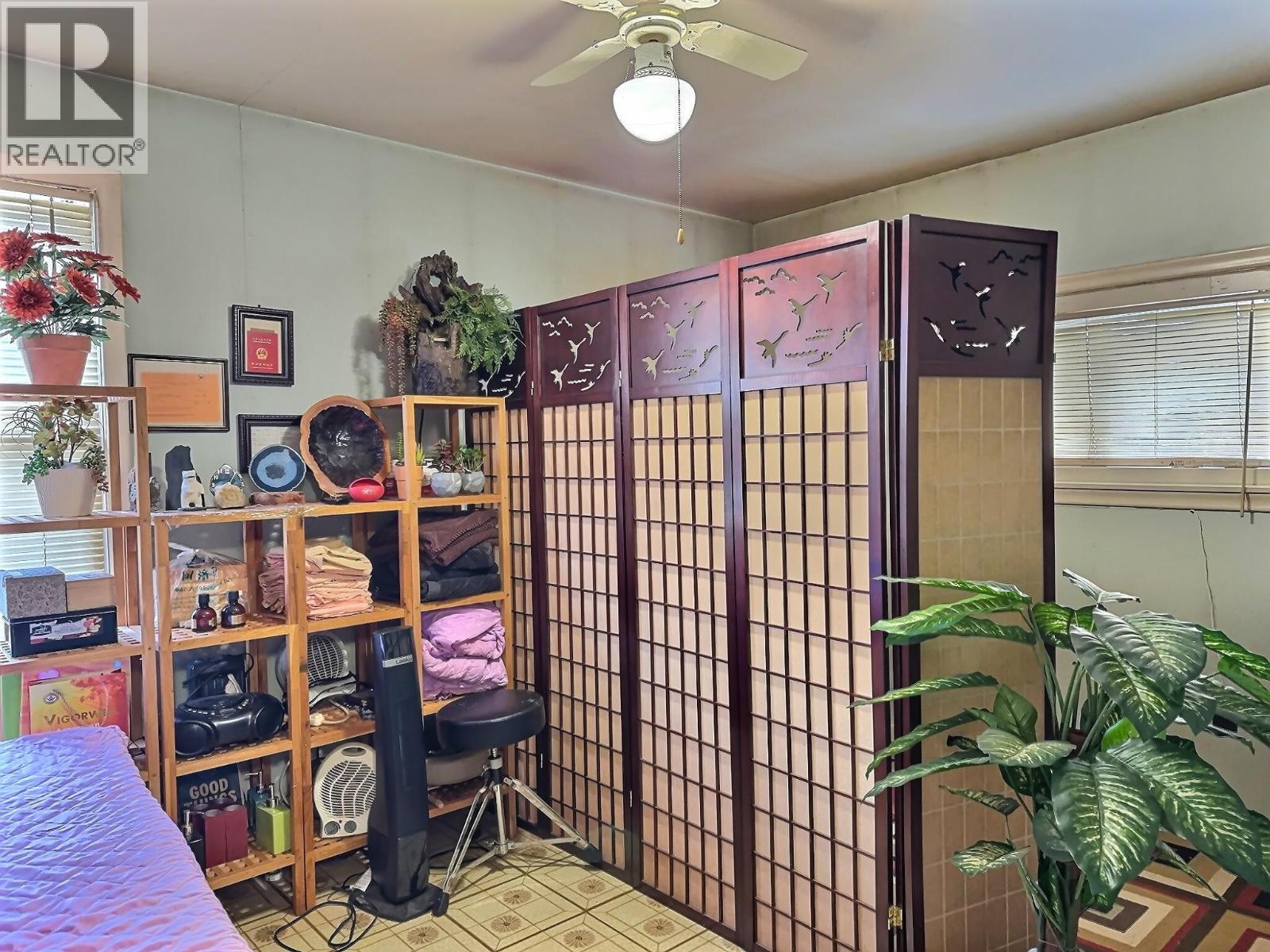 213 BELL STREET - 13