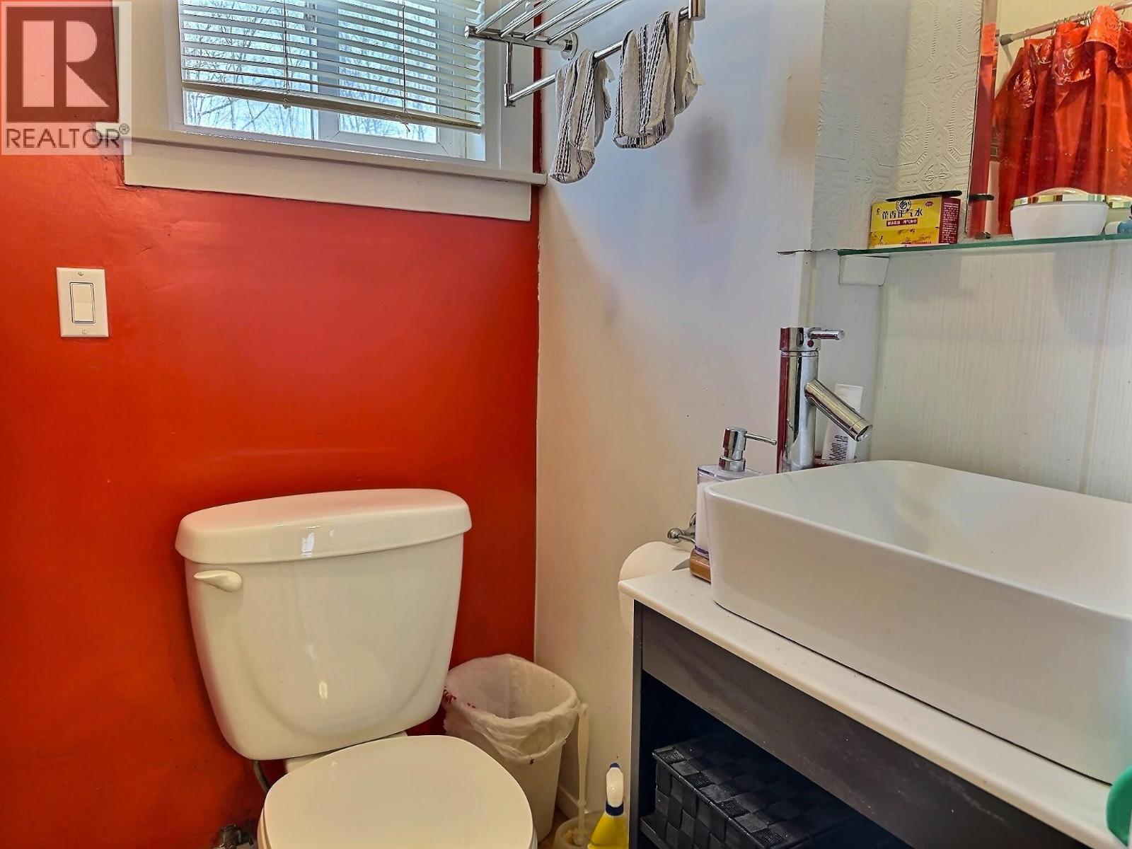 213 BELL STREET - 12