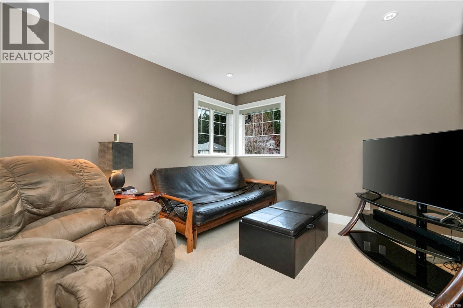 1328 BONNER CRES - 19