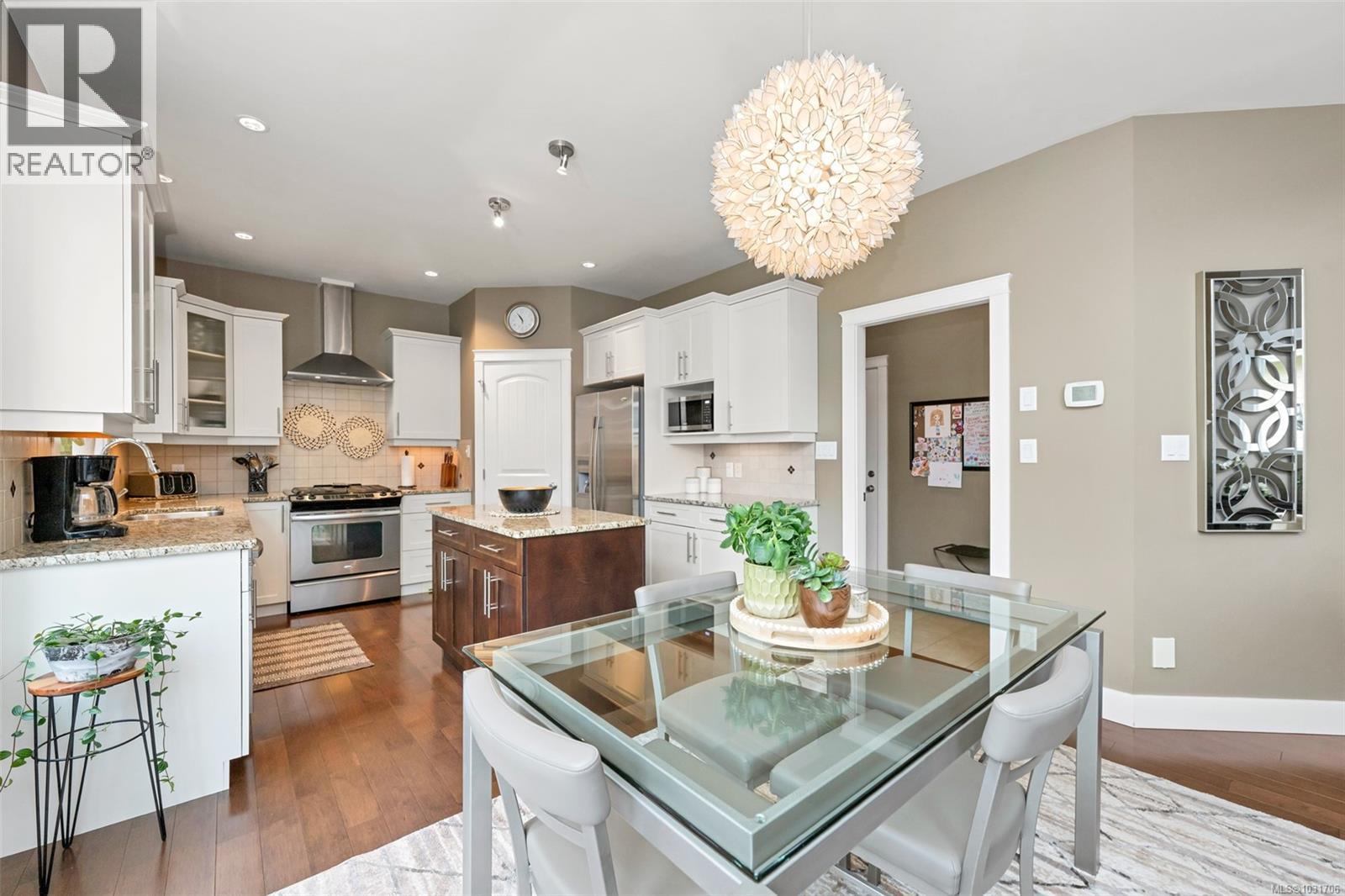 1328 BONNER CRES - 44