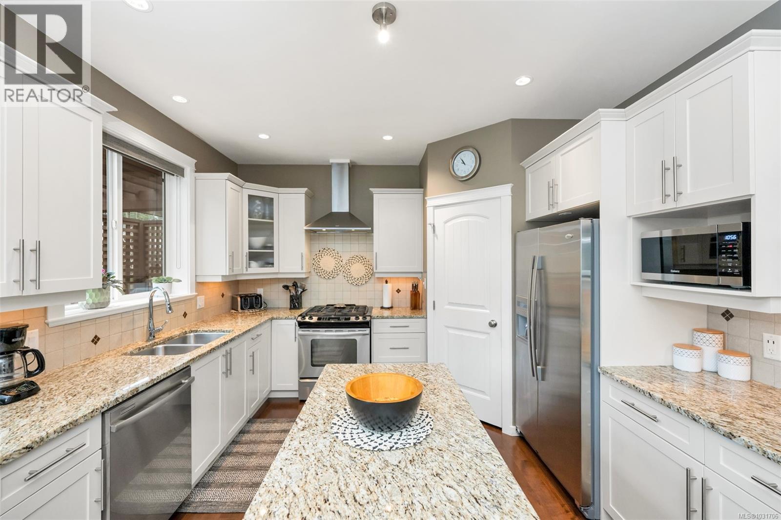 1328 BONNER CRES - 46