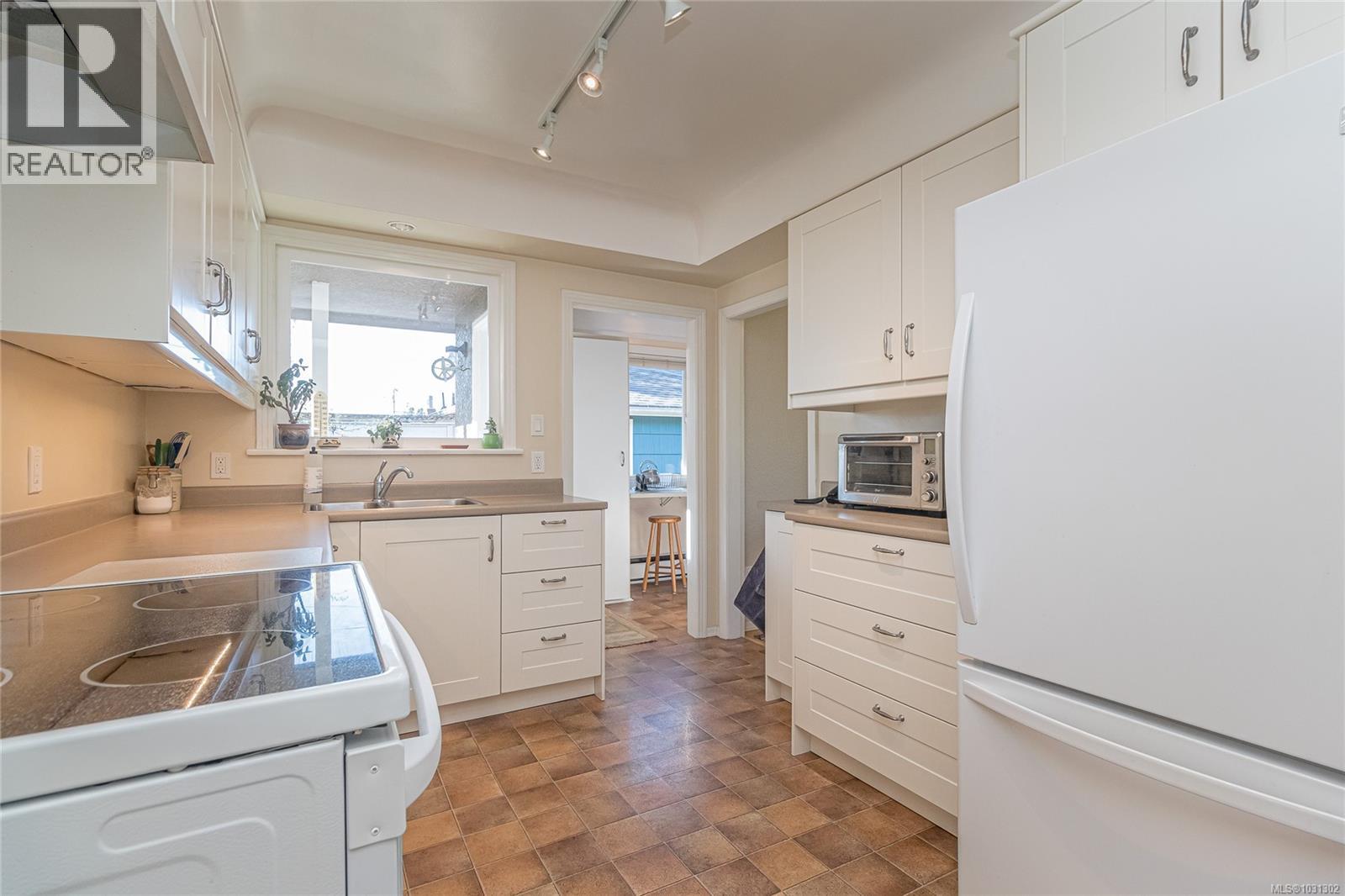 2201 KINROSS AVE - 16