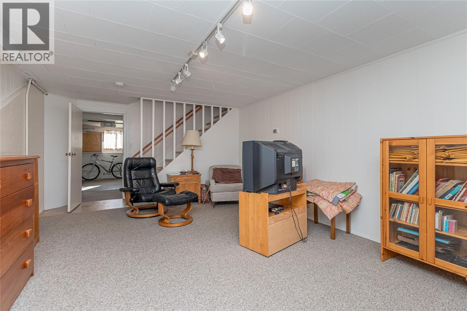 2201 KINROSS AVE - 29