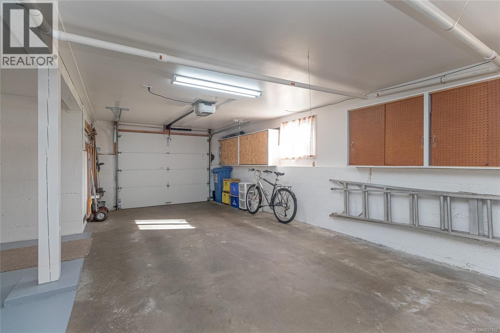 2201 KINROSS AVE - 35