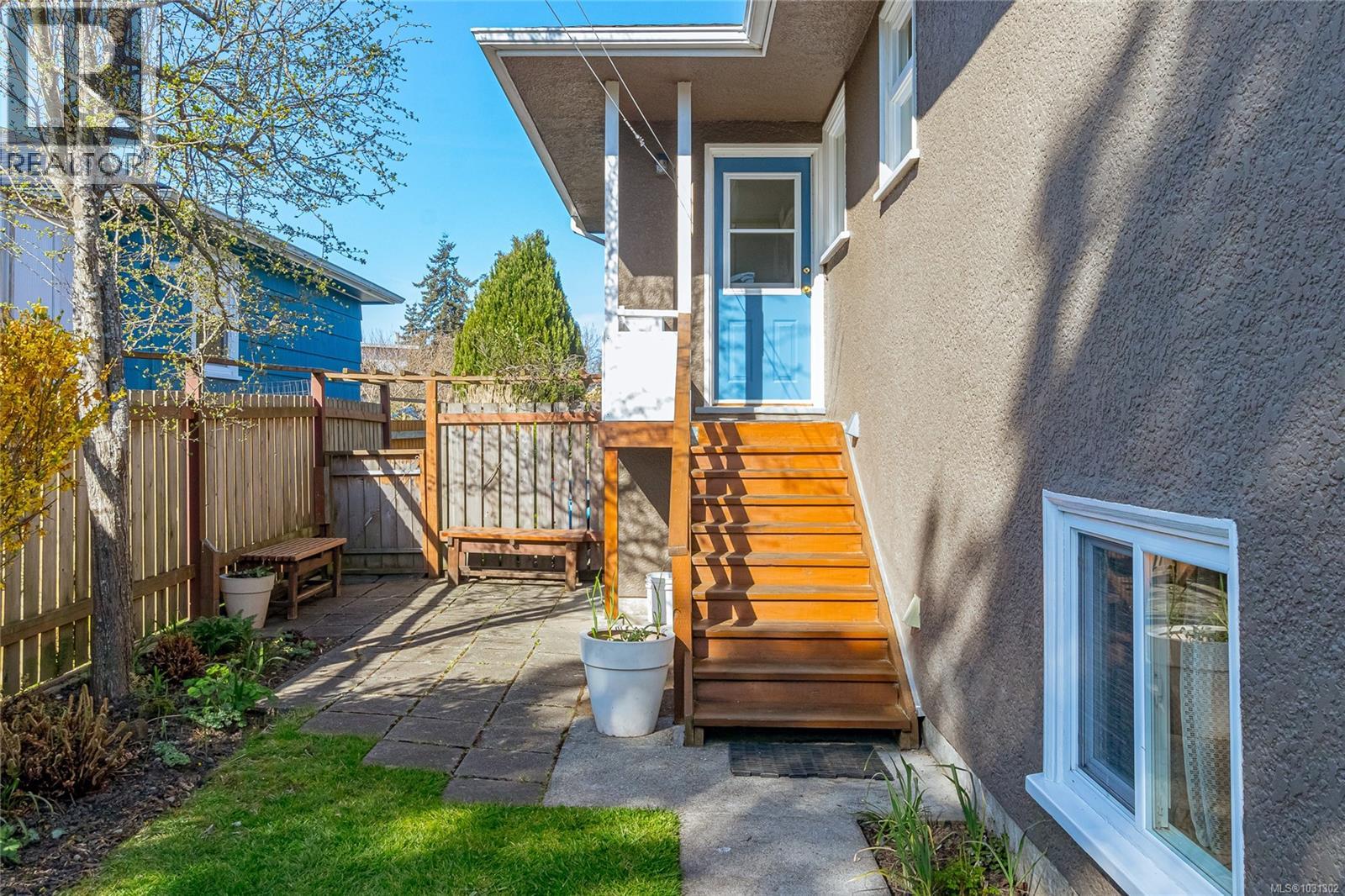 2201 KINROSS AVE - 37