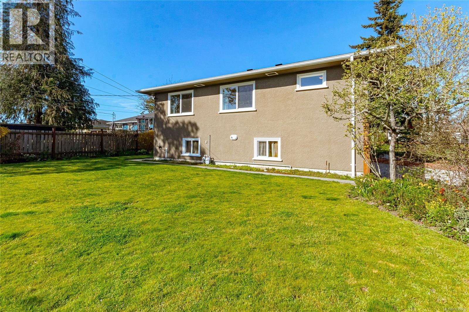 2201 KINROSS AVE - 40