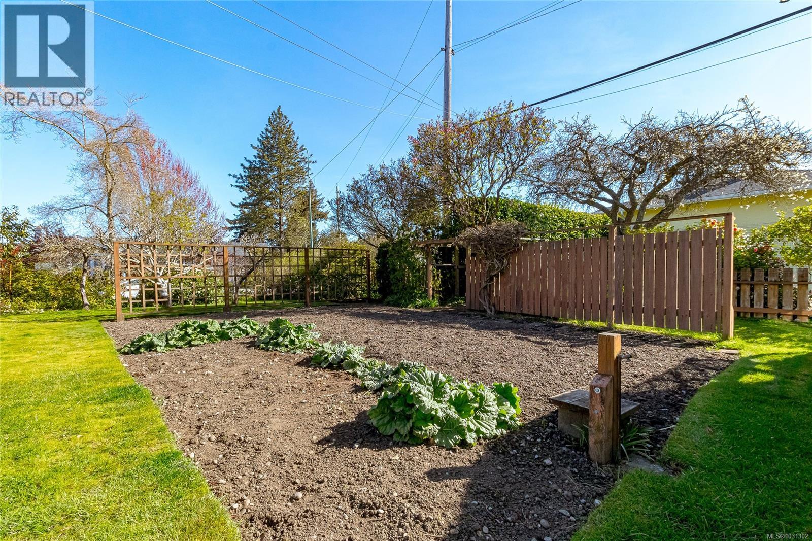 2201 KINROSS AVE - 42