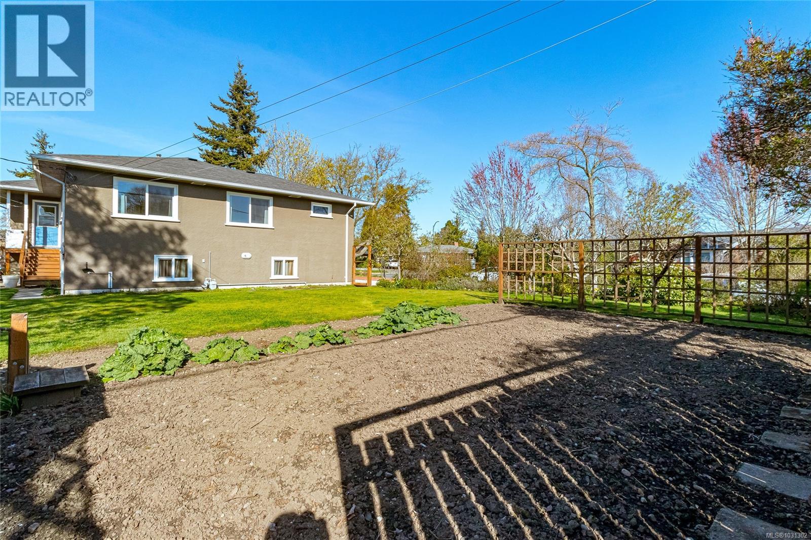 2201 KINROSS AVE - 43