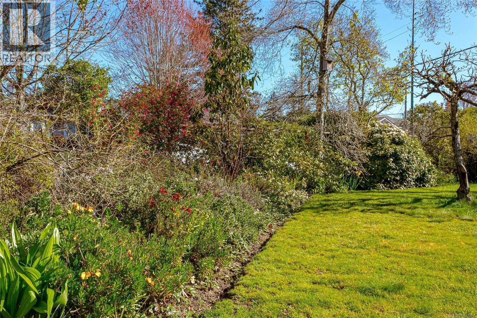 2201 KINROSS AVE - 48