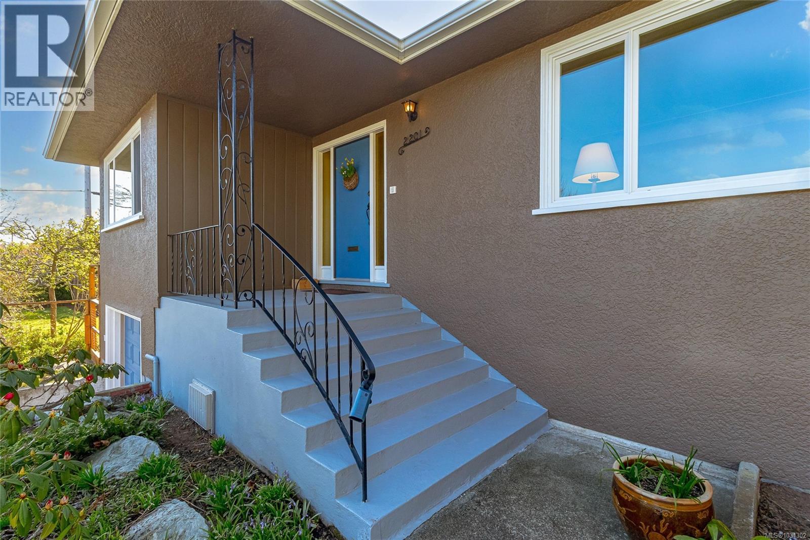 2201 KINROSS AVE - 5