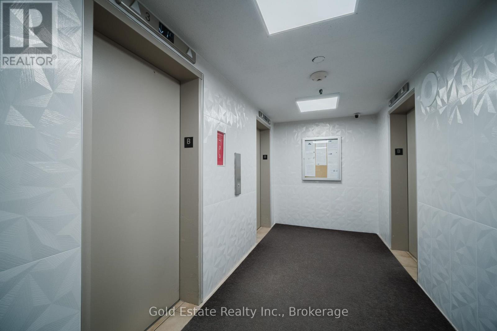 #502 18 KNIGHTSBRIDGE ROAD - 46