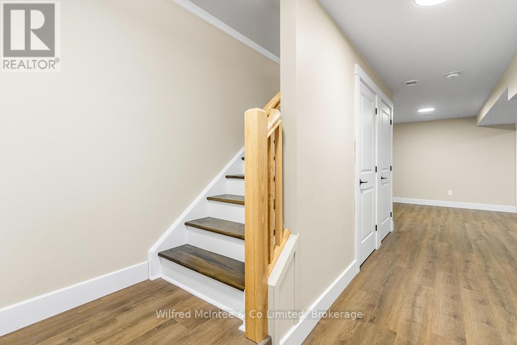 225 SAUGEEN STREET — photo 26