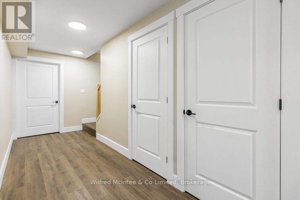 225 SAUGEEN STREET — photo 27