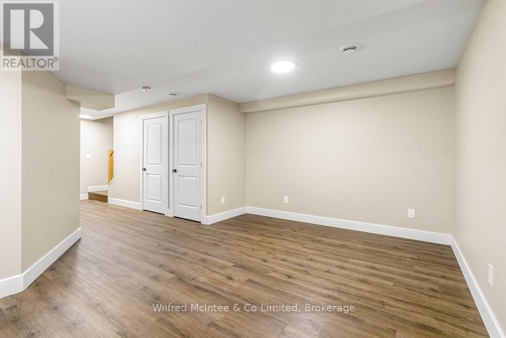 225 SAUGEEN STREET — photo 29