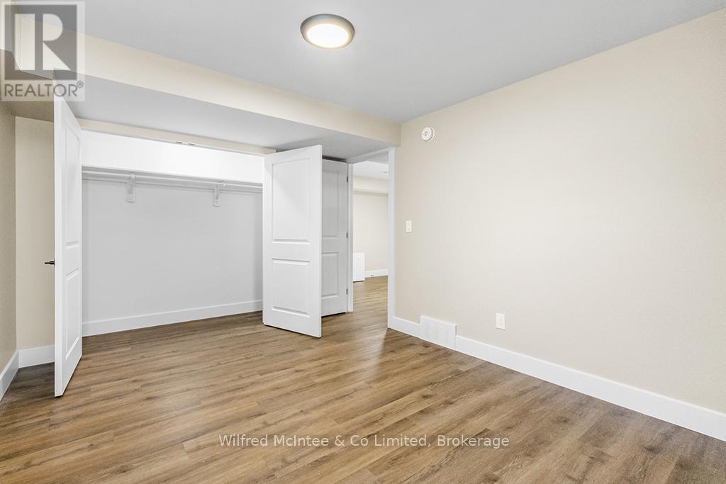 225 SAUGEEN STREET — photo 32
