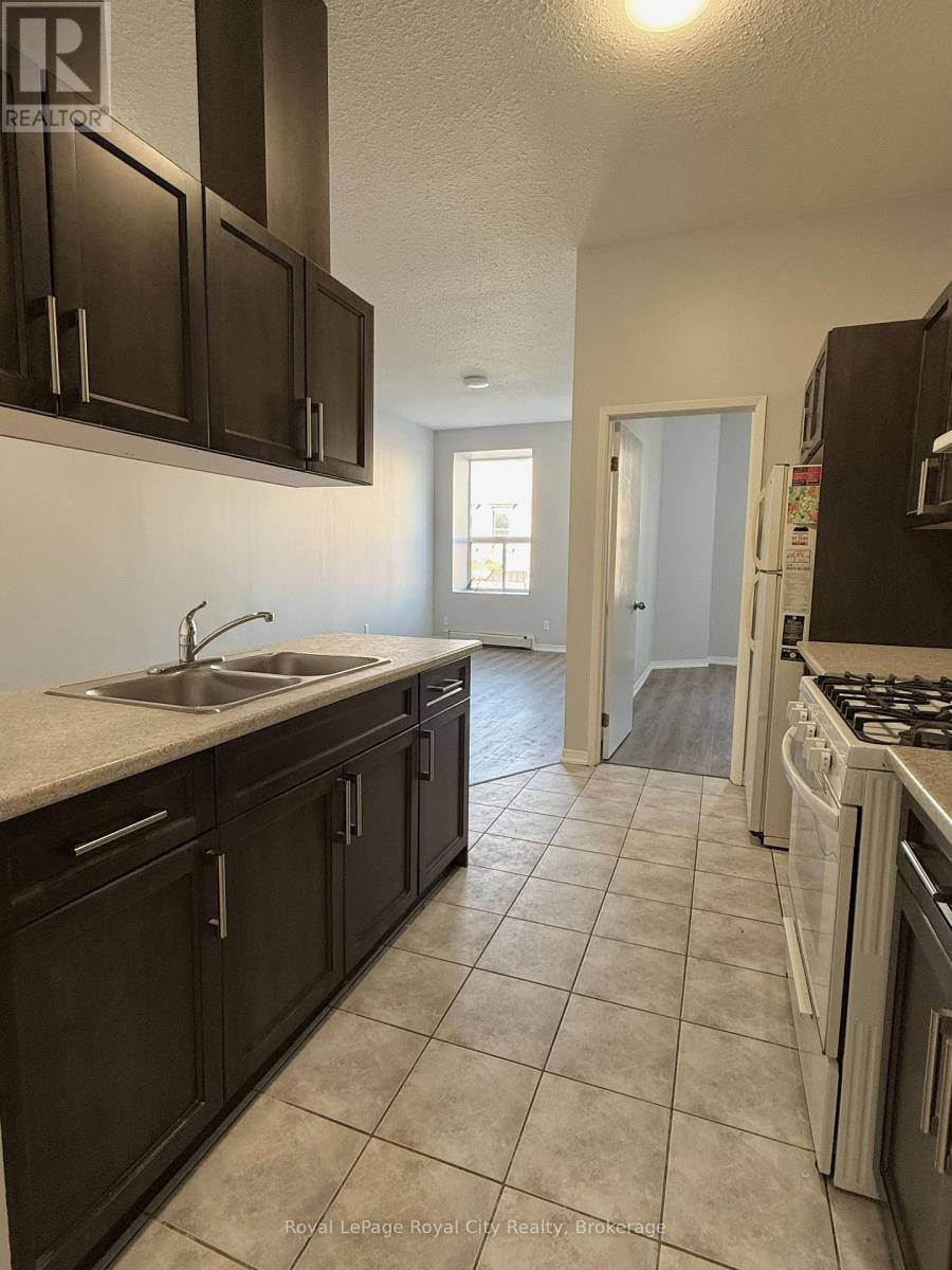 1 - 116 WYNDHAM STREET N