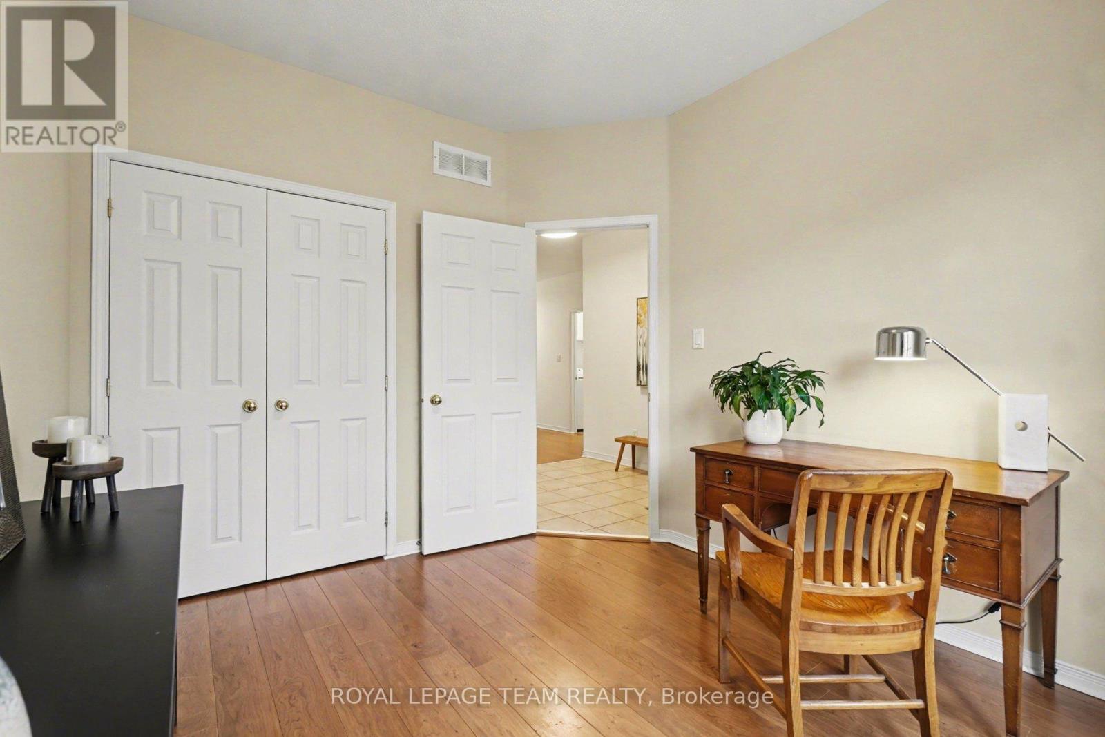 25 SAWCHUK TERRACE - 25