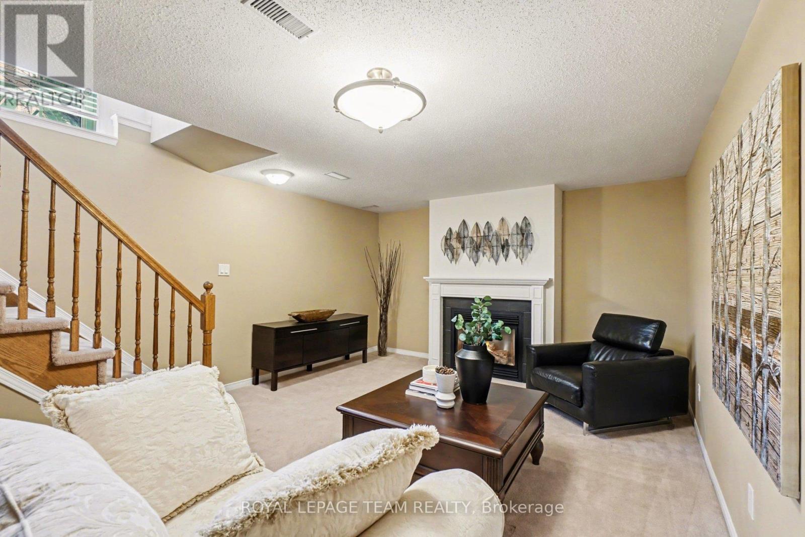 25 SAWCHUK TERRACE - 36