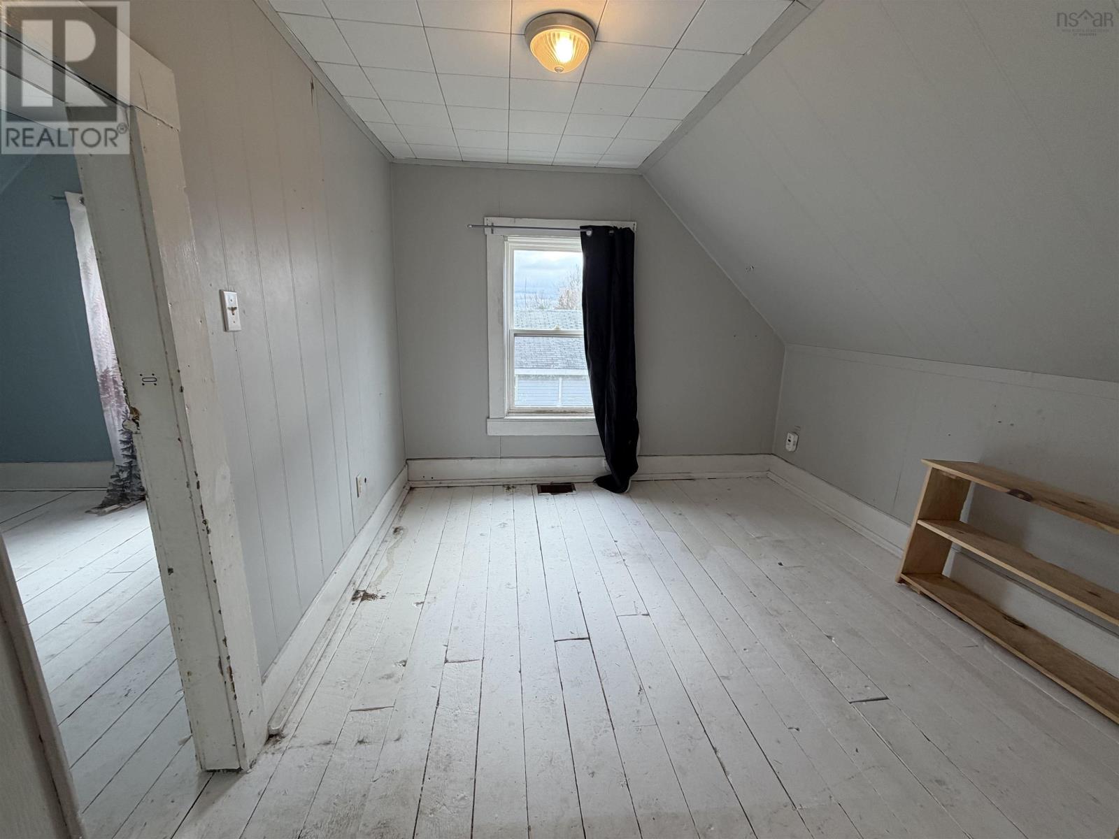 Property 10 of 18 of 2149 Cowan Street