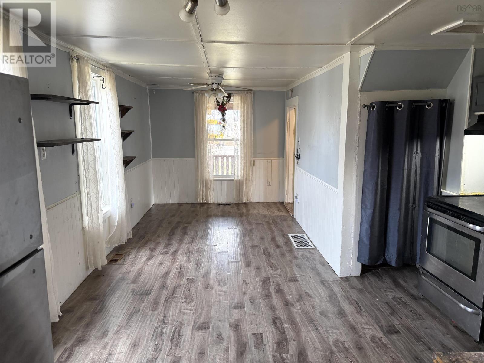 Property 6 of 18 of 2149 Cowan Street