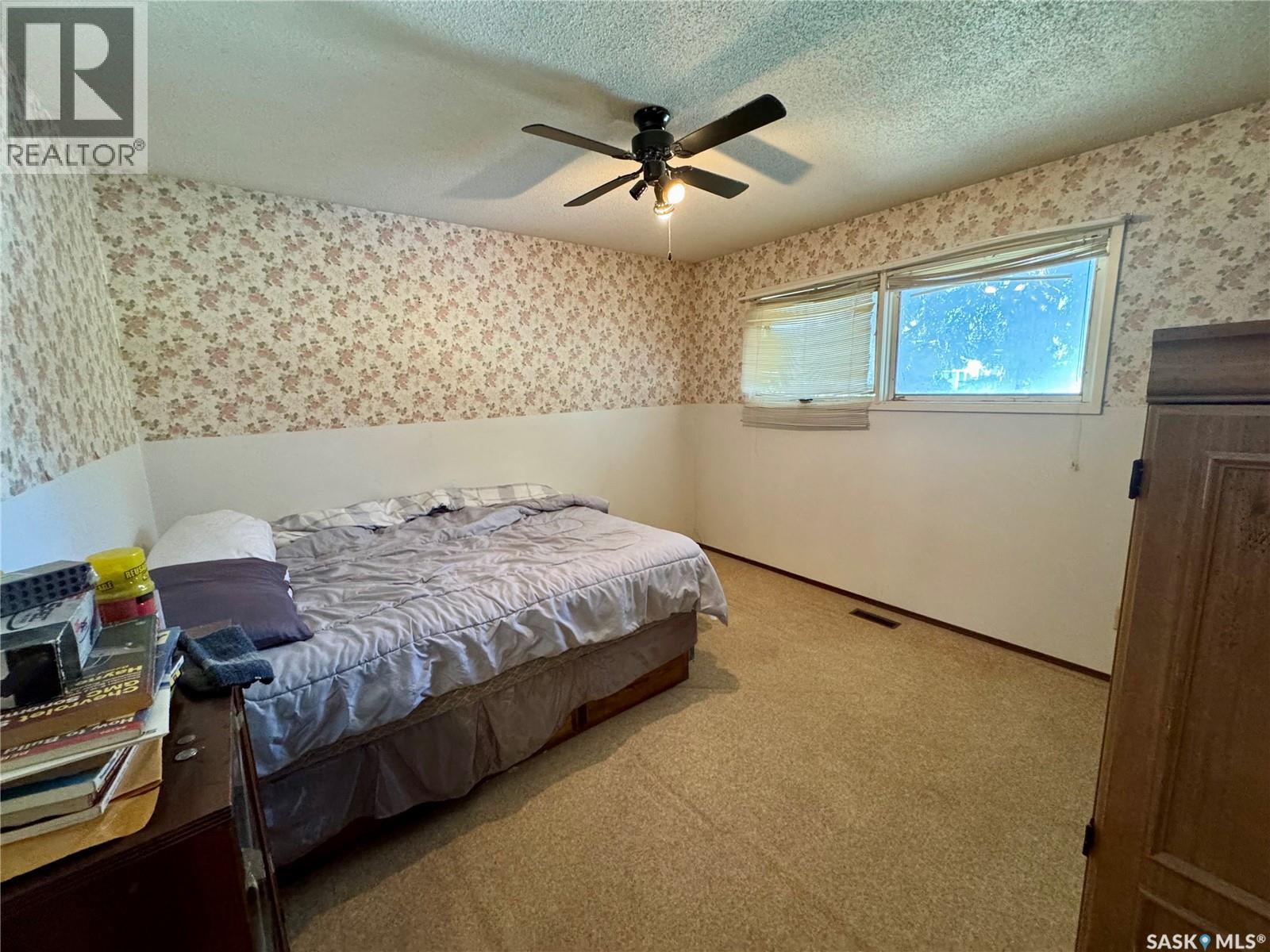 1215 ATHABASCA STREET W - 10