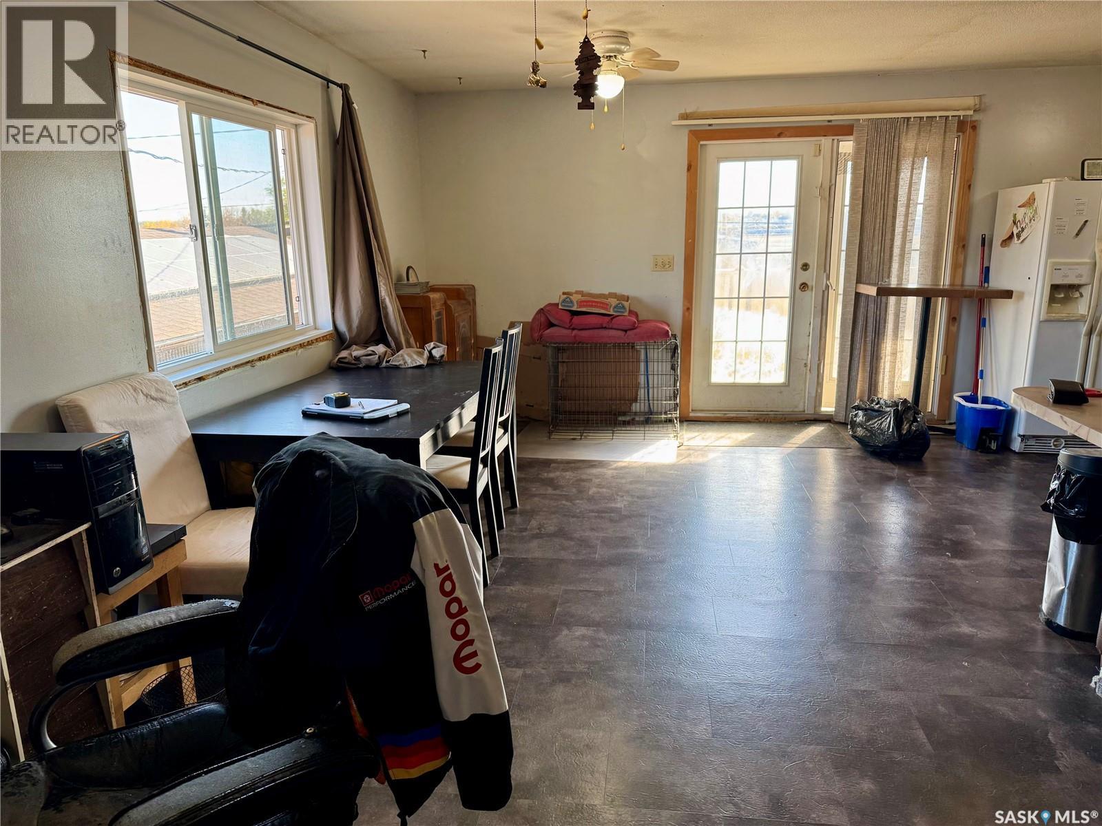 1215 ATHABASCA STREET W - 4