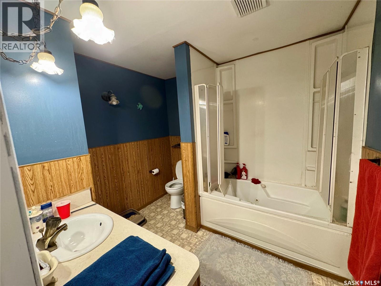 1215 ATHABASCA STREET W - 8