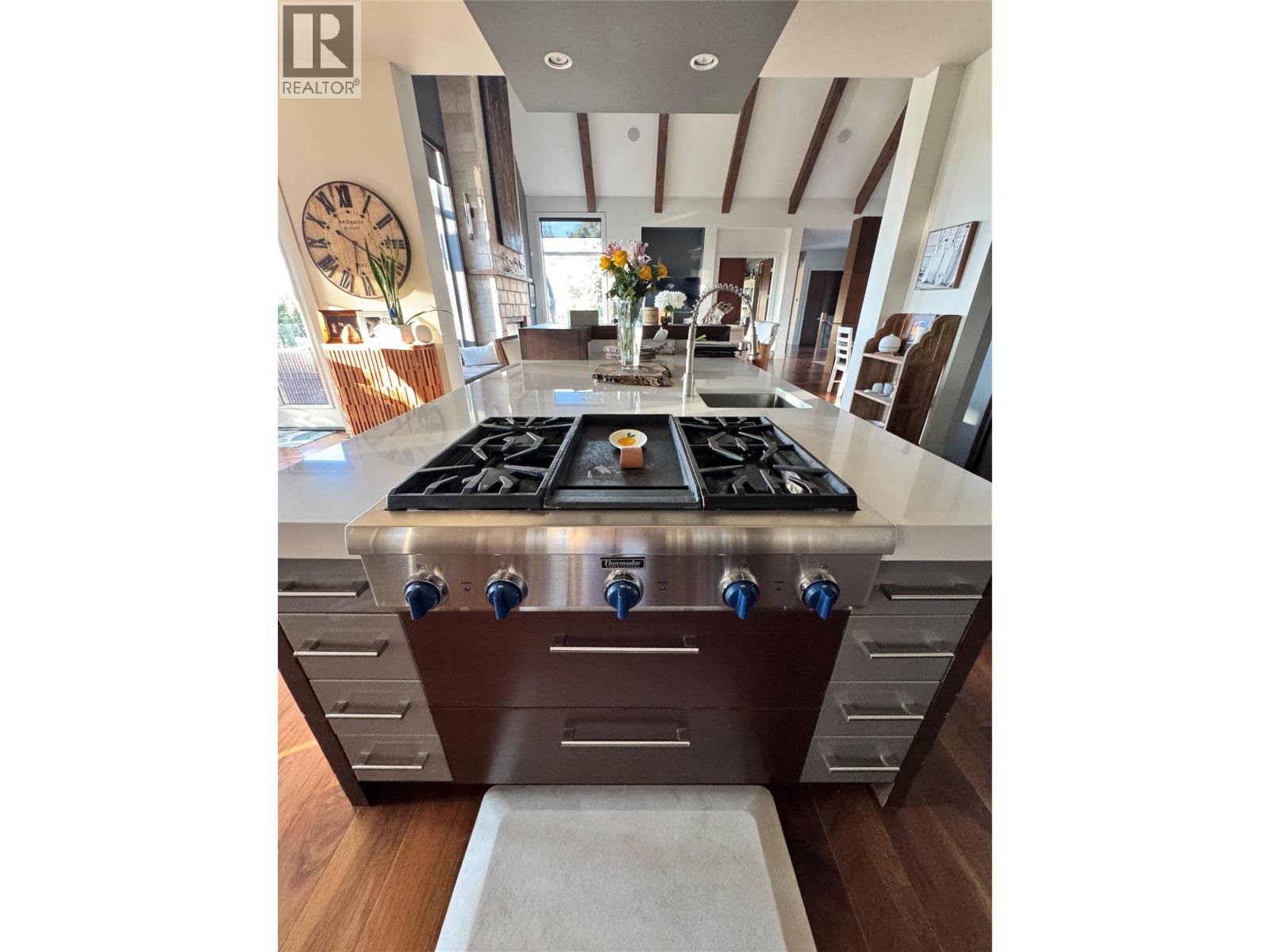  3990 Fairwinds Court, Kelowna