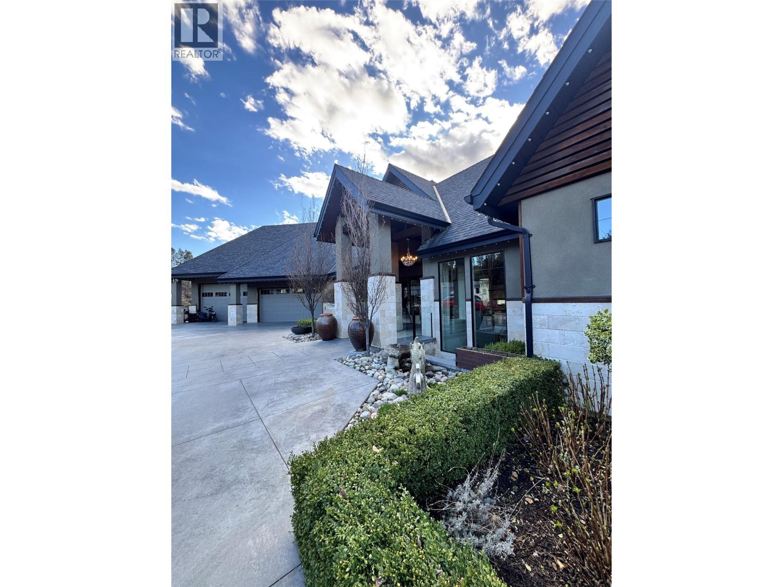  3990 Fairwinds Court, Kelowna