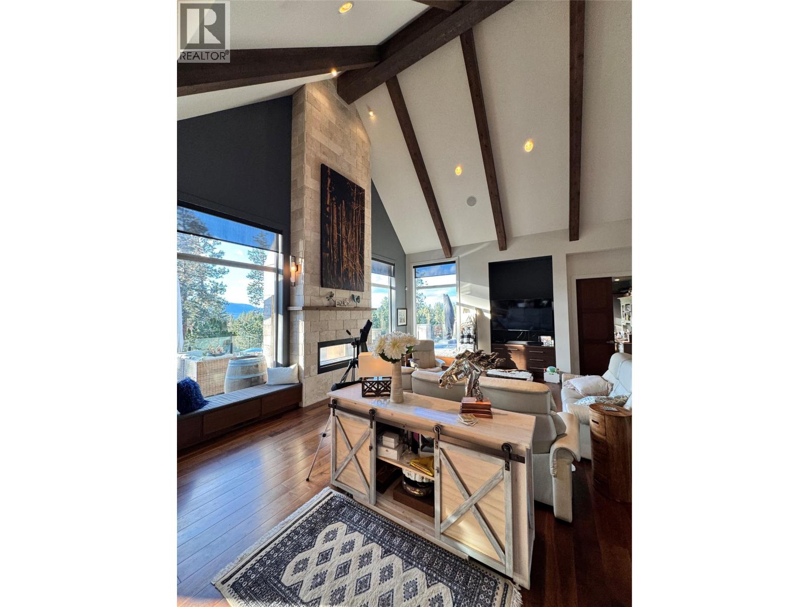  3990 Fairwinds Court, Kelowna