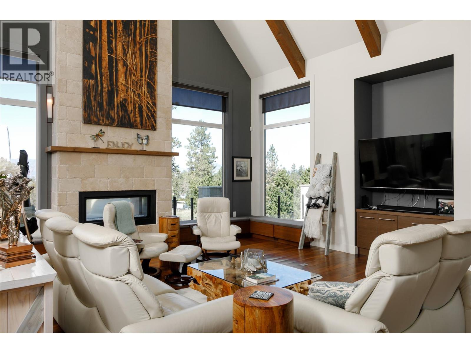  3990 Fairwinds Court, Kelowna