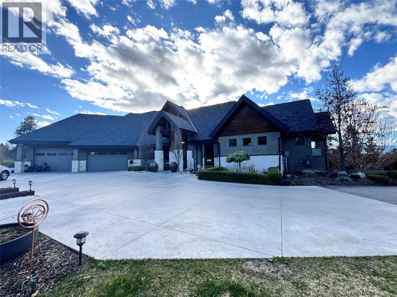  3990 Fairwinds Court, Kelowna