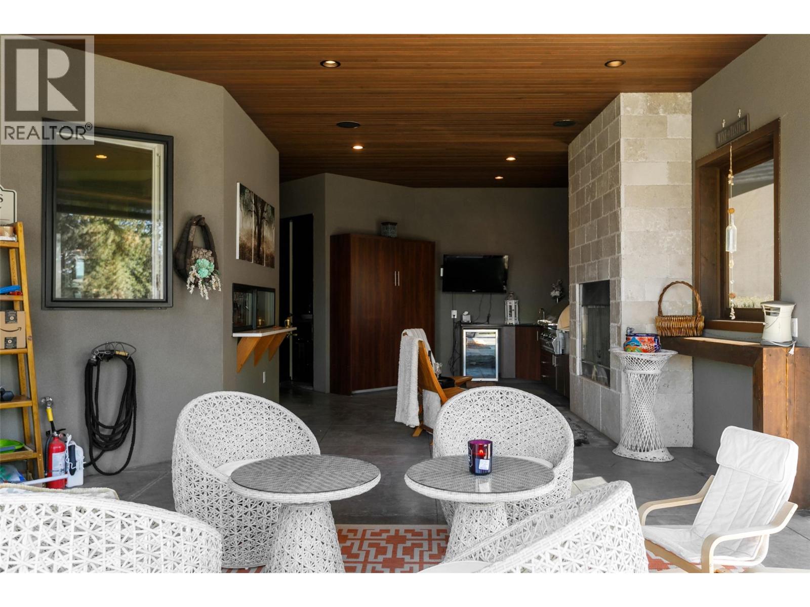  3990 Fairwinds Court, Kelowna