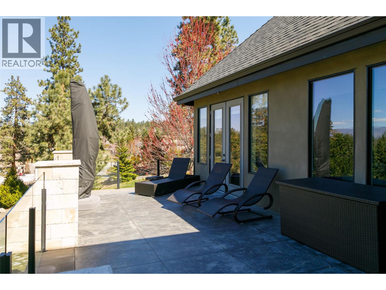  3990 Fairwinds Court, Kelowna