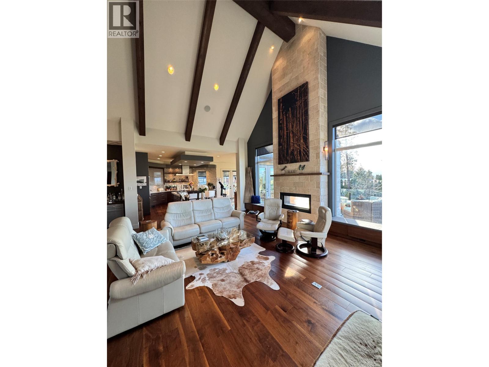  3990 Fairwinds Court, Kelowna