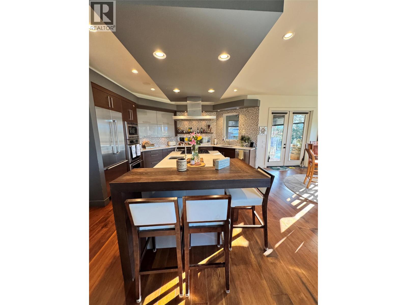  3990 Fairwinds Court, Kelowna