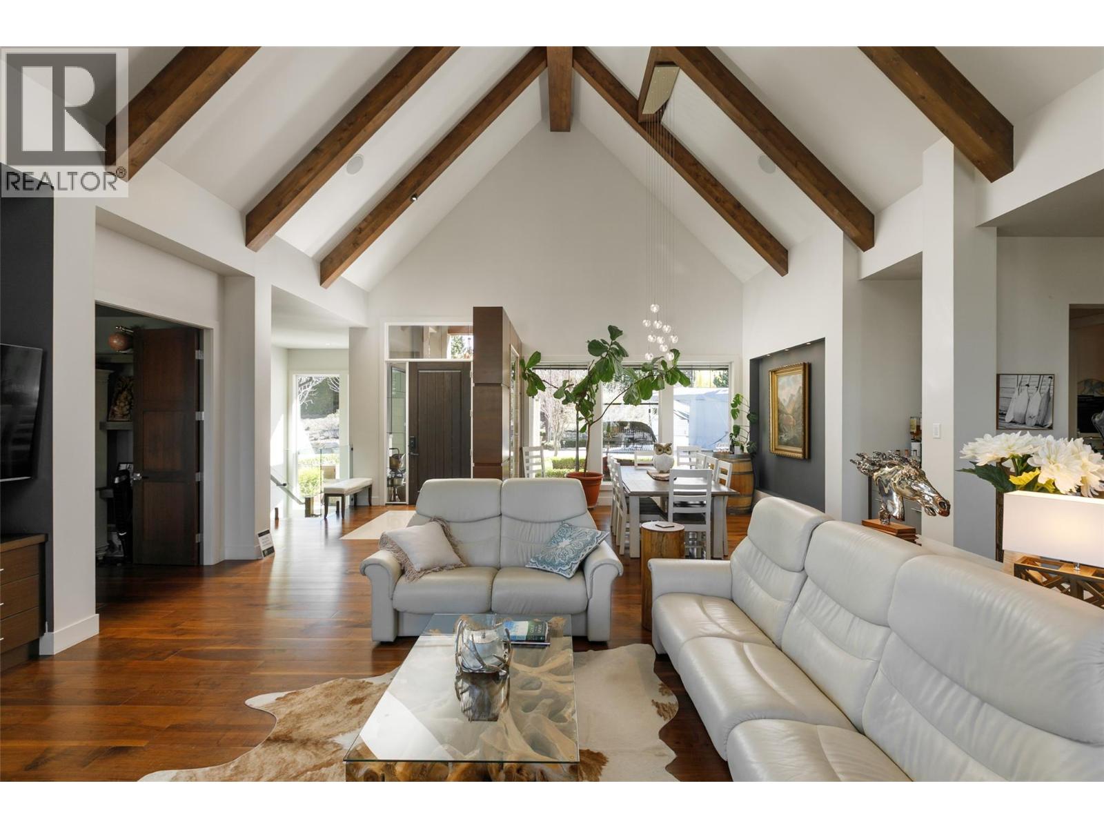  3990 Fairwinds Court, Kelowna