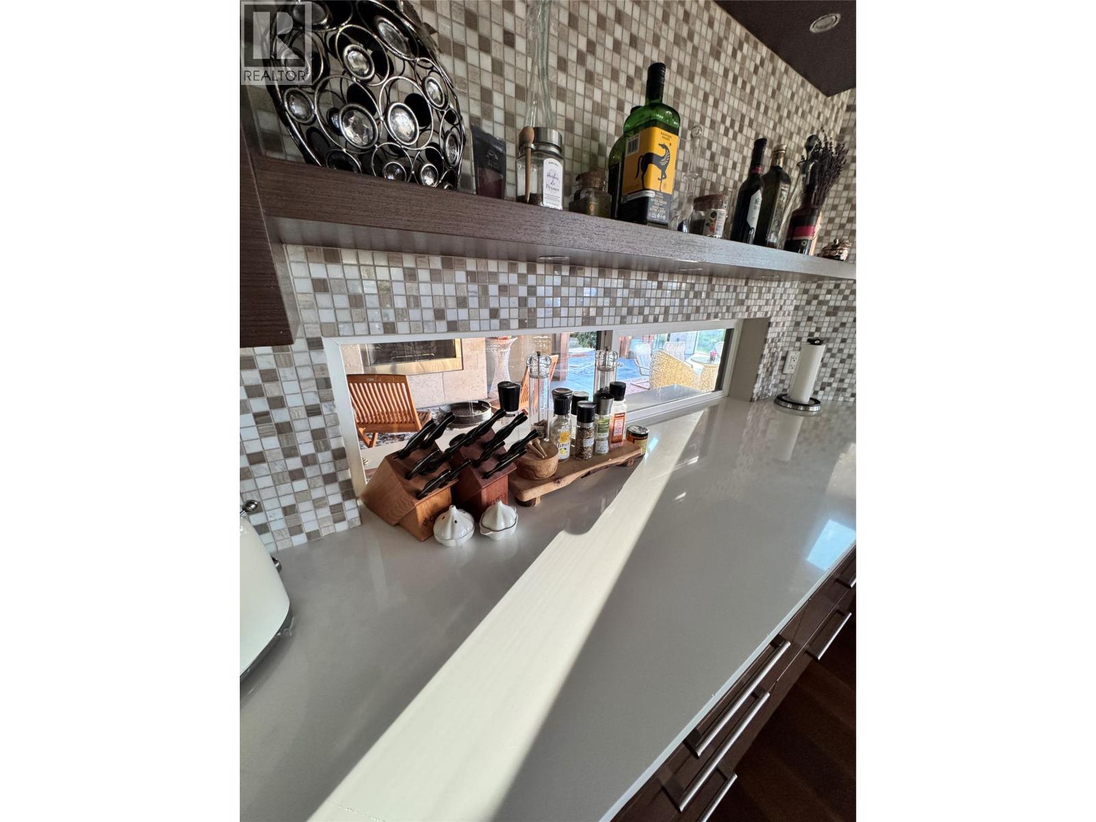  3990 Fairwinds Court, Kelowna