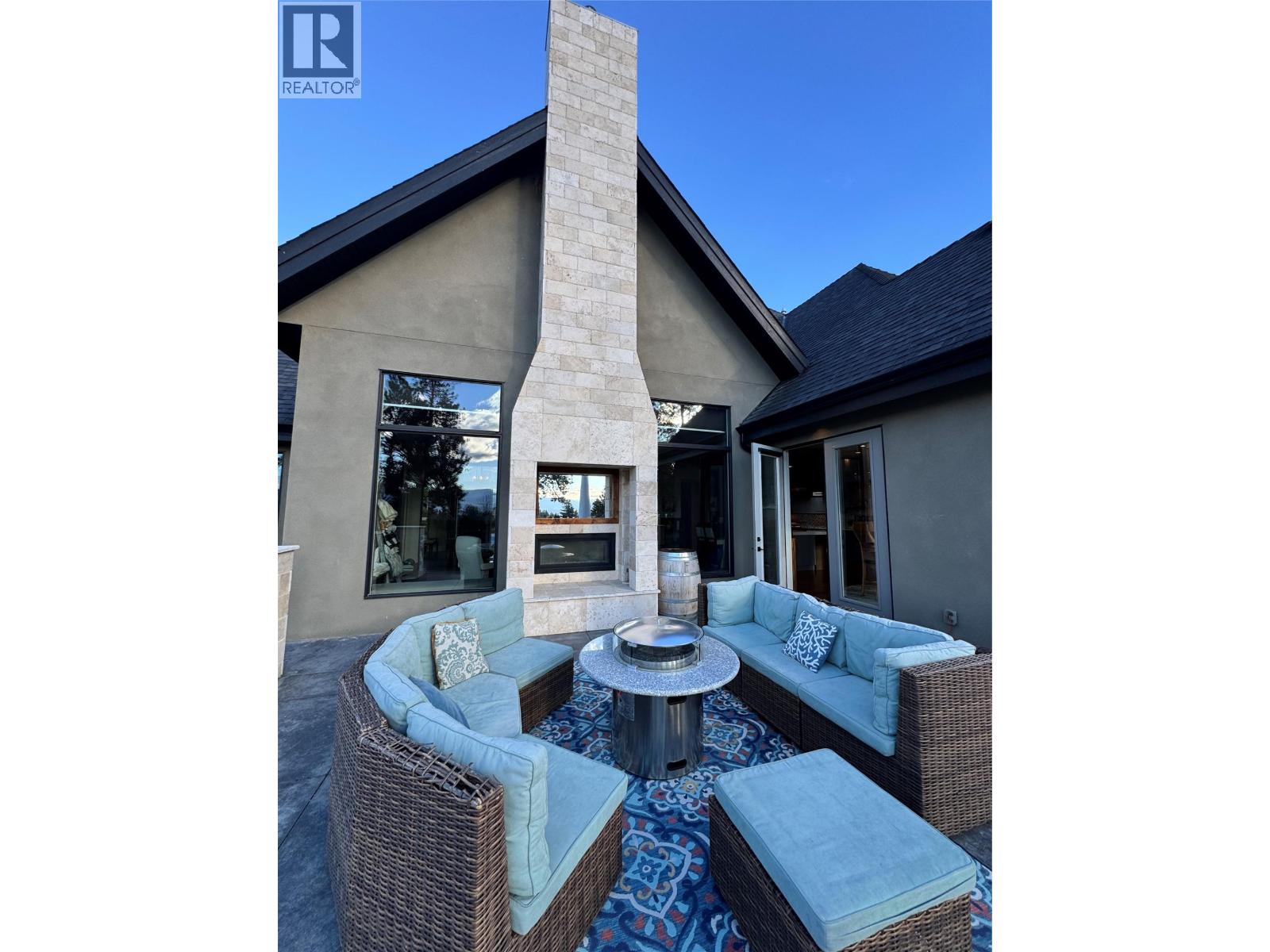  3990 Fairwinds Court, Kelowna