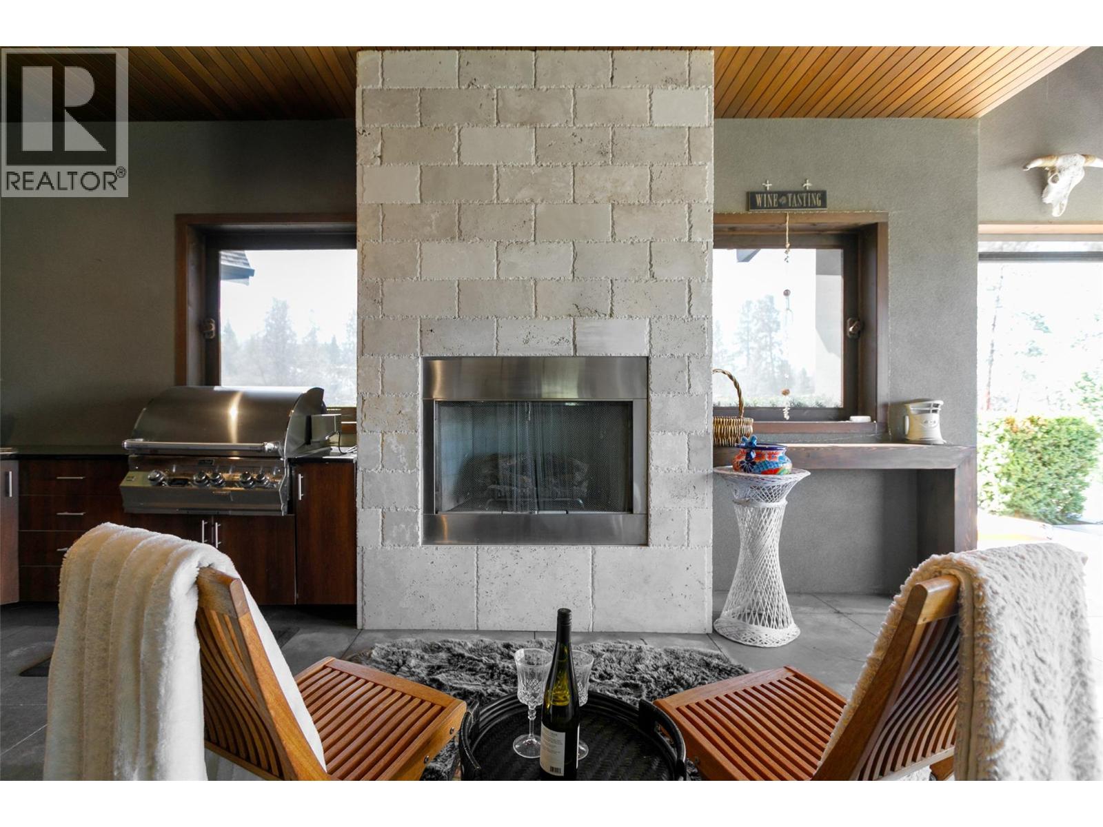  3990 Fairwinds Court, Kelowna