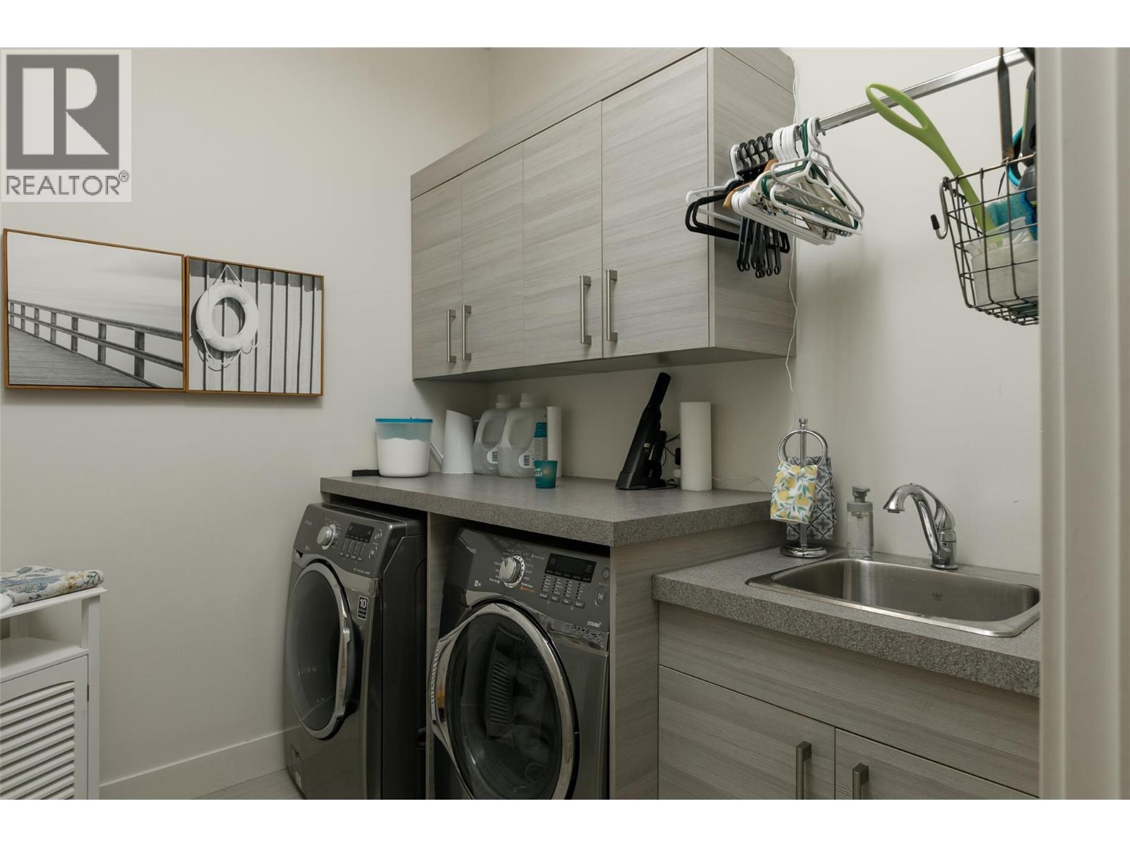  3990 Fairwinds Court, Kelowna