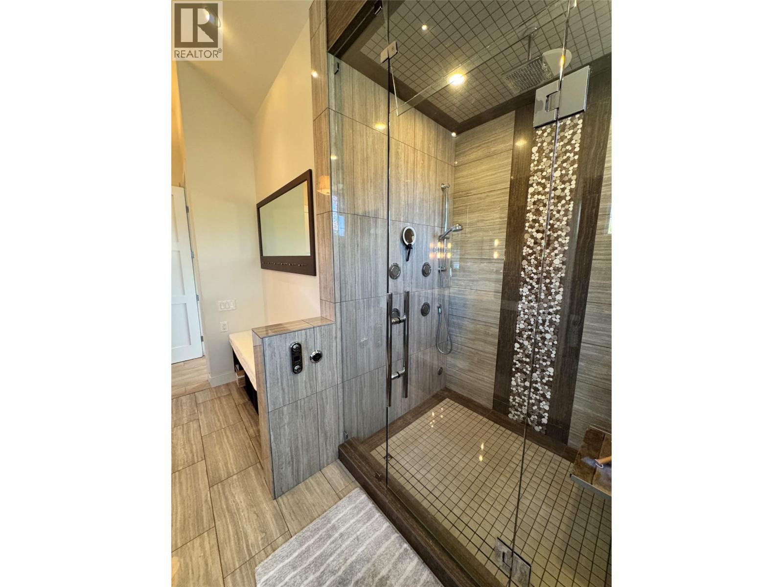  3990 Fairwinds Court, Kelowna